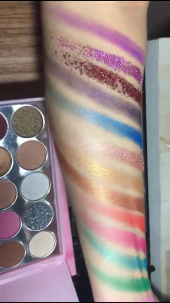 Slay pigmented eyeshadow & glitter  palette