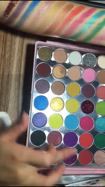 Slay pigmented eyeshadow & glitter  palette